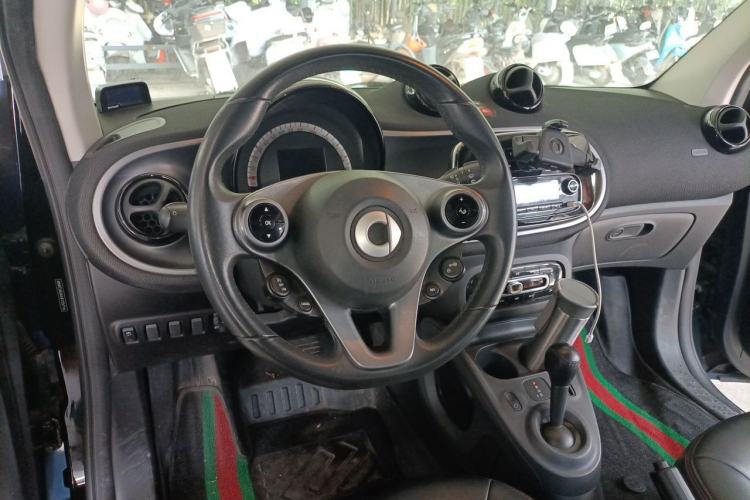 Used smart fortwo 2018 1.0L 52kW Hardtop Passion Edition China V Standard Steering Wheel