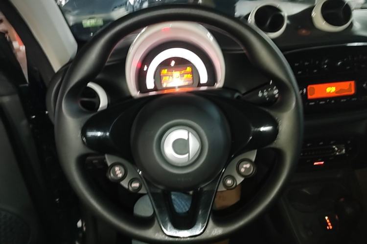 Used smart fortwo 2018 1.0L 52kW Hardtop Dynamic Version China V Steering Wheel