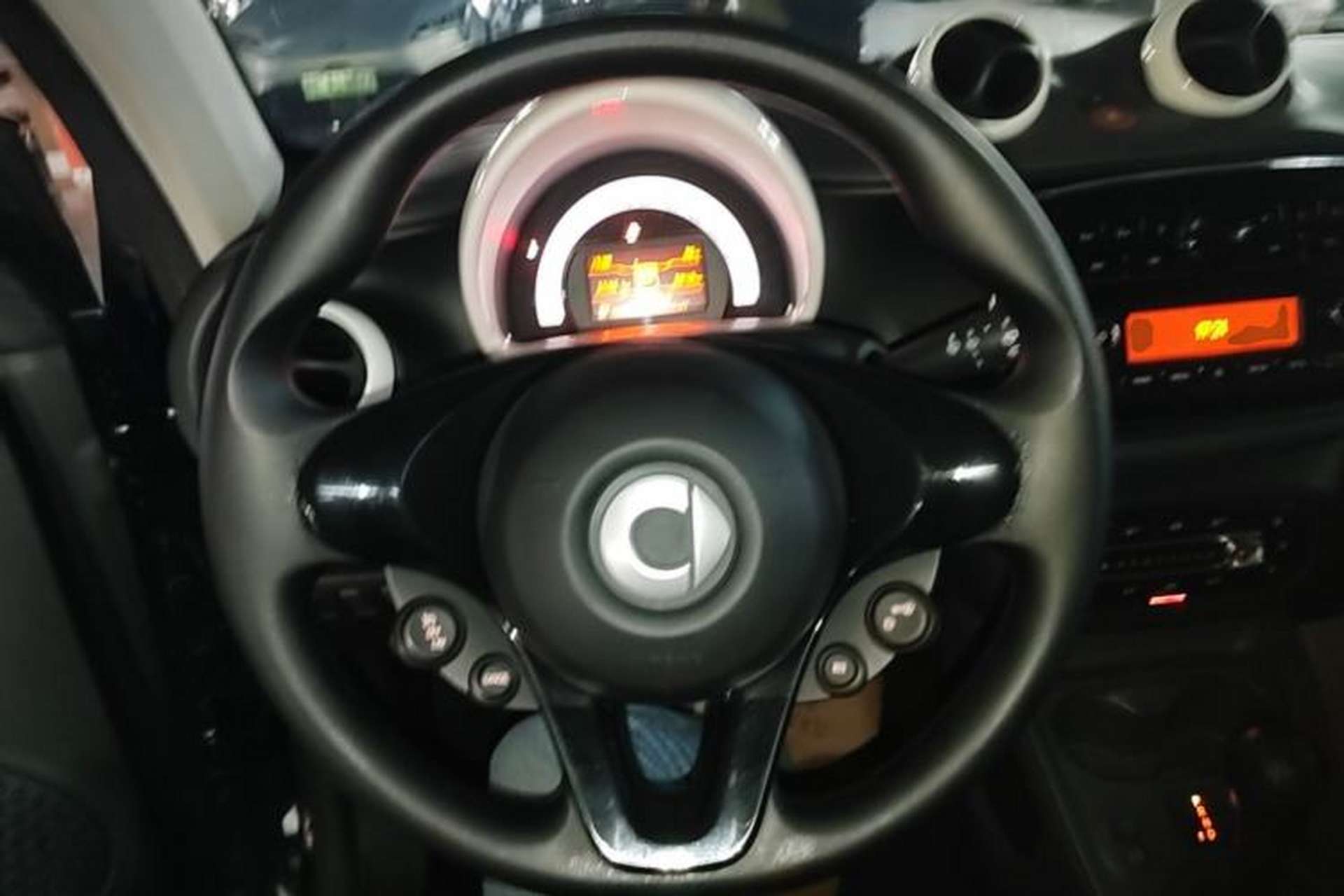 Used smart fortwo 2018 1.0L 52kW Hardtop Dynamic Version China V Steering Wheel