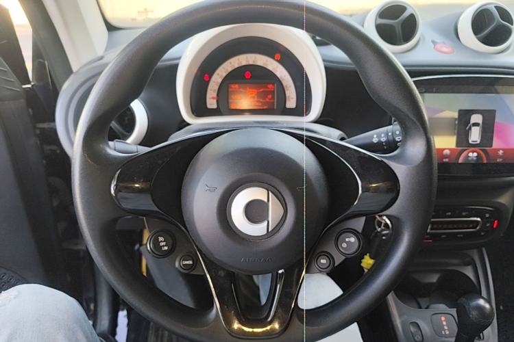 Used smart fortwo 2018 1.0L 52kW Hardtop Dynamic Version China V Steering Wheel