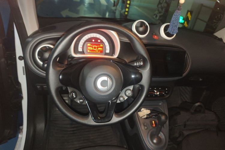 Used smart fortwo 2018 1.0L 52kW Hardtop Dynamic Version China V Steering Wheel