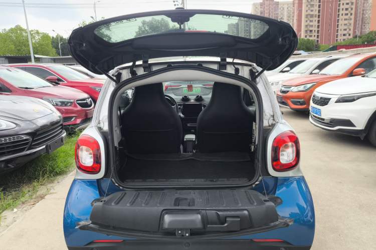 Used smart fortwo 2018 0.9T 66kW Hardtop Pioneer Edition China V Emission Standard Trunk