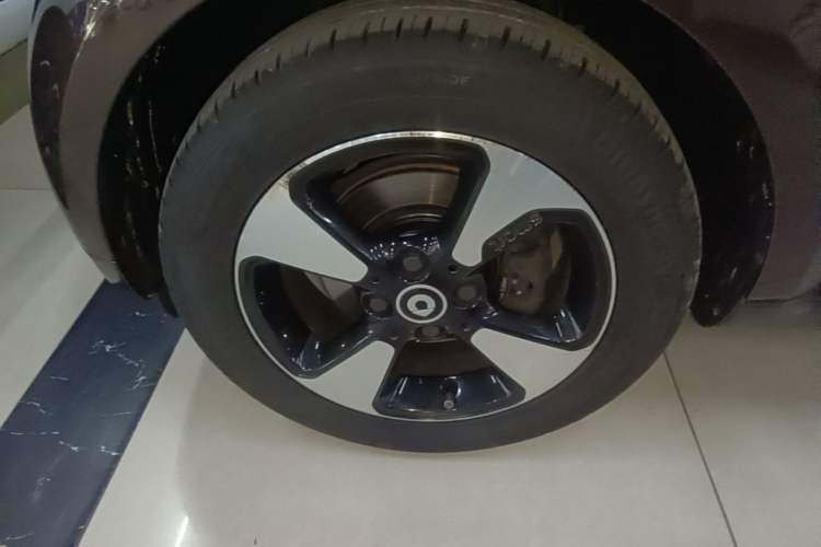 Used smart fortwo 2018 0.9T 66 kW Chocolate Special Edition China V Standard Left Front Wheel Hub