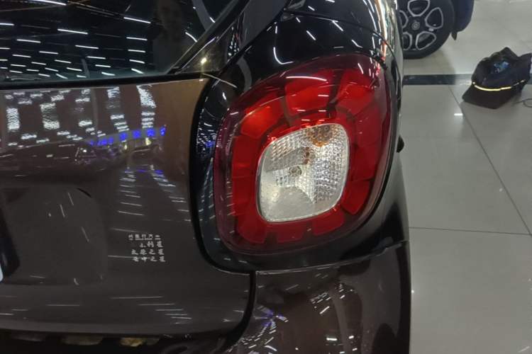 Used smart fortwo 2018 0.9T 66 kW Chocolate Special Edition China V Standard Right Rear Taillight