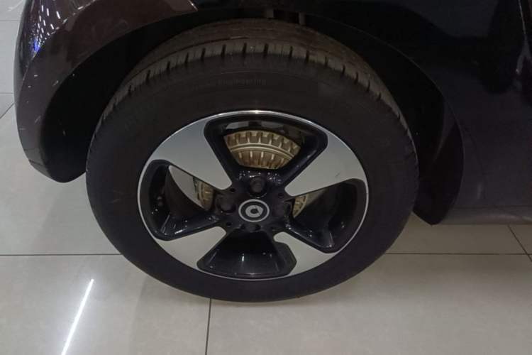 Used smart fortwo 2018 0.9T 66 kW Chocolate Special Edition China V Standard Right Rear Wheel Hub