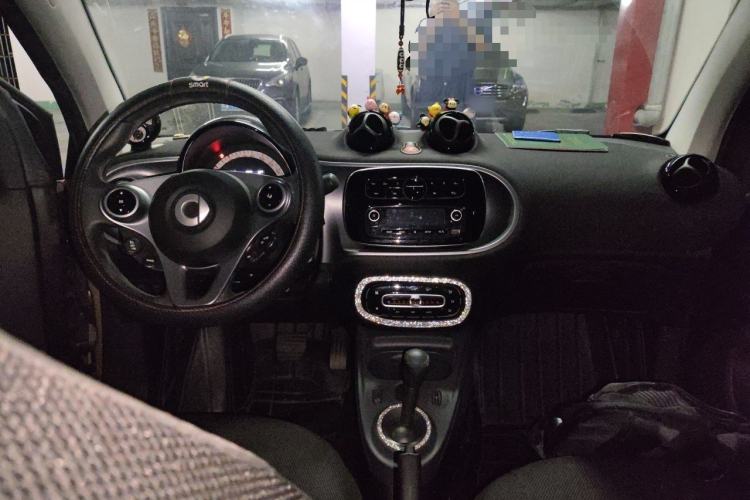 Used smart fortwo 2018 1.0L 52 kW Yaojin Special Edition China V Standard Center Console
