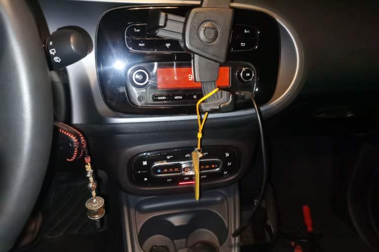 Used smart fortwo 2018 1.0L 52kW Hardtop Passion Edition China V Standard Audio And AC Panel