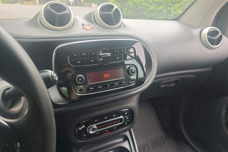Used smart fortwo 2018 1.0L 52kW Hardtop Dynamic Version China V Audio And AC Panel