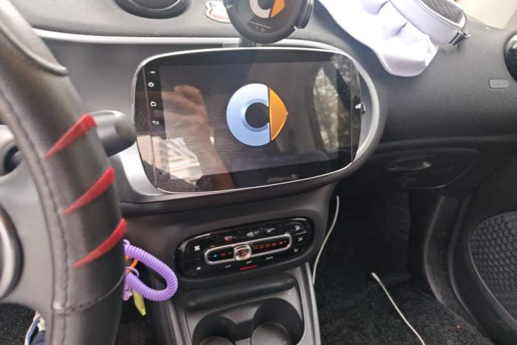 Used smart fortwo 2018 0.9T 66 kW Hardtop Sharp Edition China V Audio And AC Panel