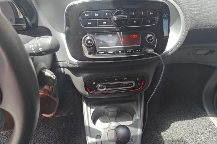 Used smart fortwo 2018 1.0L 52kW Hardtop Passion Edition China V Standard Audio And AC Panel