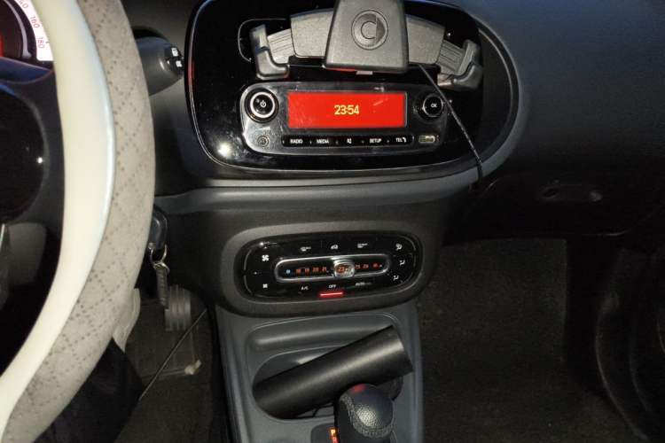 Used smart fortwo 2018 1.0L 52kW Hardtop Dynamic Version China V Audio And AC Panel