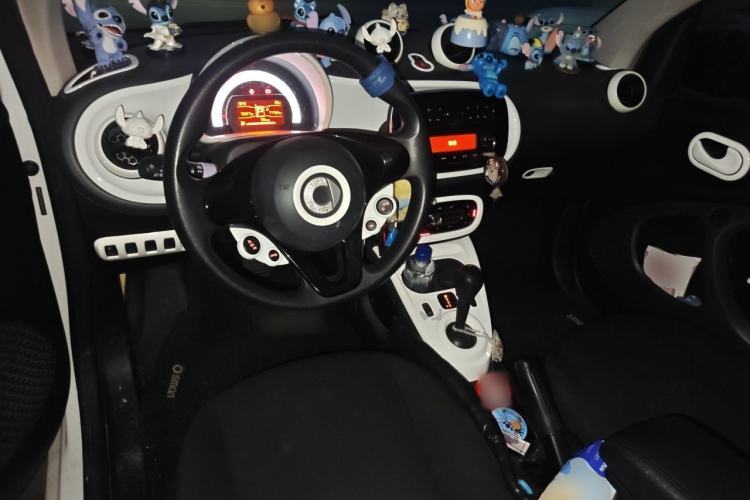 Used smart fortwo 2018 1.0L 52kW Hardtop Dynamic Version China V Center Console