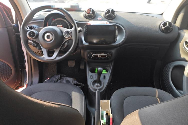 Used smart fortwo 2018 1.0L 52kW Hardtop Passion Edition China V Standard Center Console