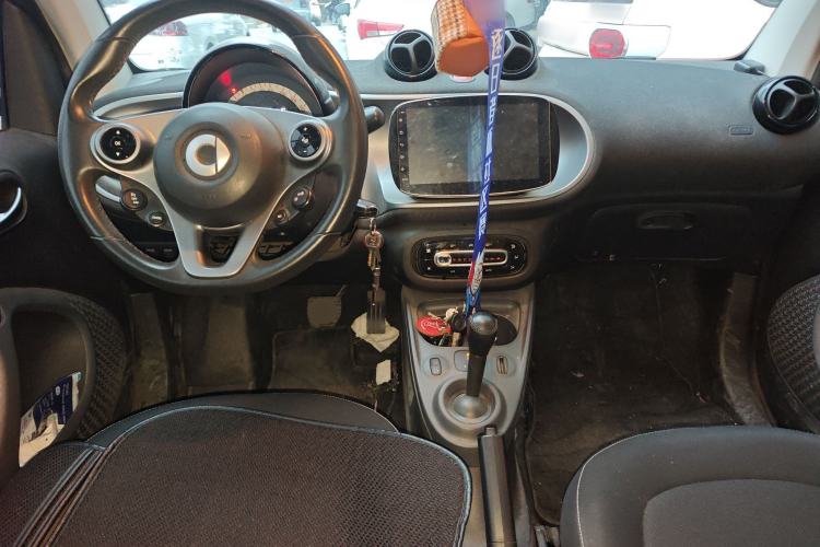 Used smart fortwo 2018 1.0L 52kW Hardtop Passion Edition China V Standard Center Console