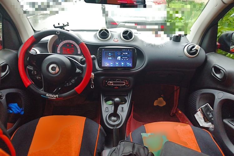 Used smart fortwo 2018 1.0L 52kW Hardtop Dynamic Version China V Center Console