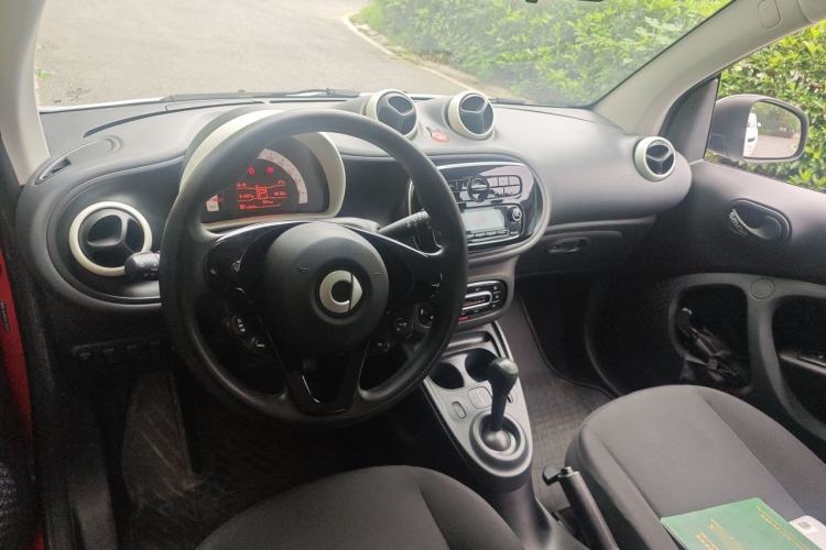 Used smart fortwo 2018 1.0L 52kW Hardtop Dynamic Version China V Center Console