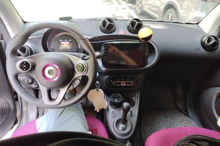 Used smart fortwo 2018 1.0L 52kW Hardtop Passion Edition China V Standard Center Console