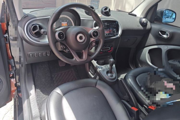 Used smart fortwo 2018 1.0L 52kW Hardtop Passion Edition China V Standard Center Console