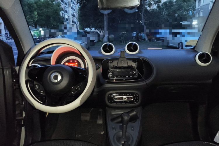 Used smart fortwo 2018 1.0L 52kW Hardtop Dynamic Version China V Center Console