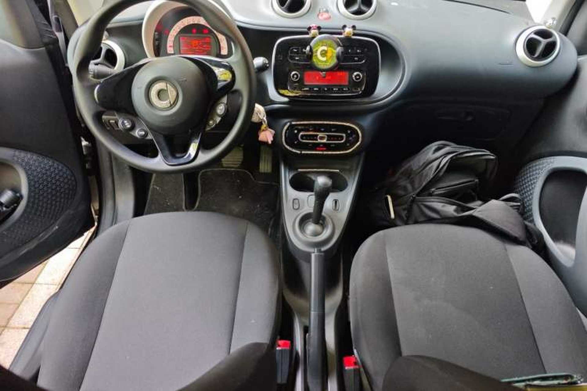 Used smart fortwo 2018 1.0L 52kW Hardtop Dynamic Version China V Center Console