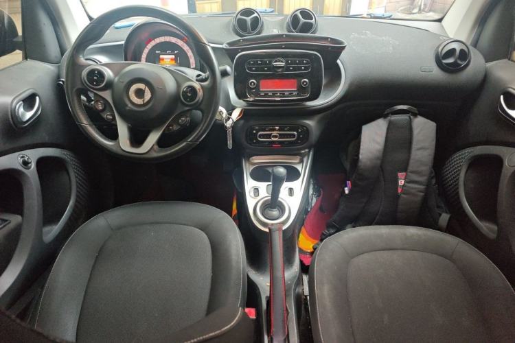 Used smart fortwo 2018 1.0L 52kW Hardtop Passion Edition China V Standard Center Console