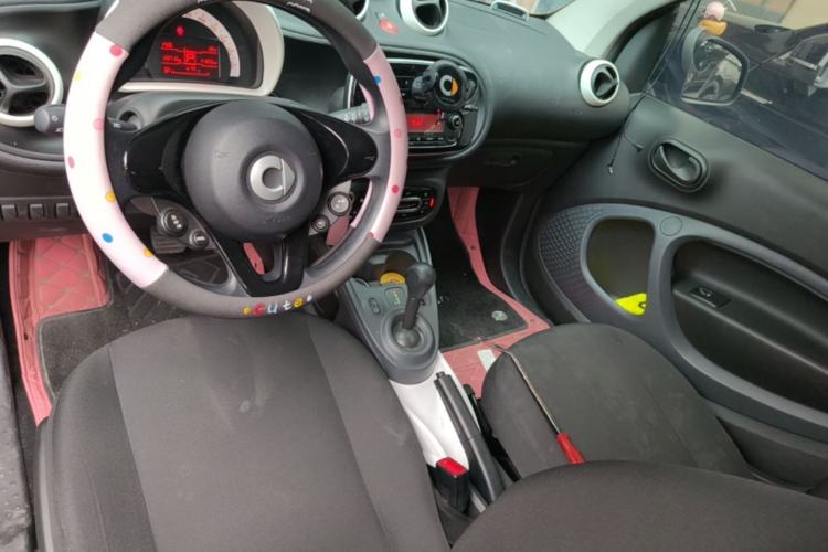 Used smart fortwo 2018 1.0L 52kW Hardtop Dynamic Version China V Center Console