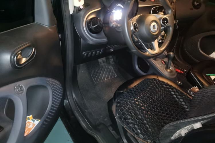 Used smart fortwo 2018 1.0L 52kW Hardtop Passion Edition China V Standard Driver Seat