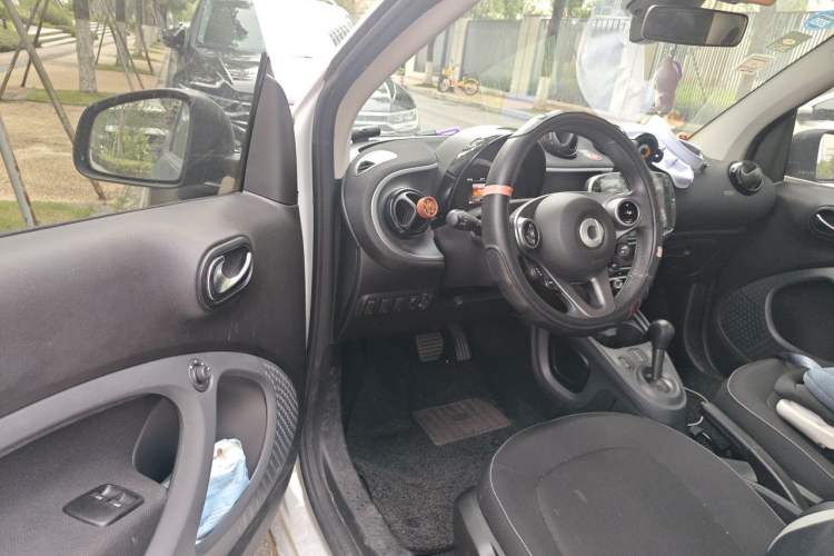 Used smart fortwo 2018 0.9T 66 kW Hardtop Sharp Edition China V Driver Seat
