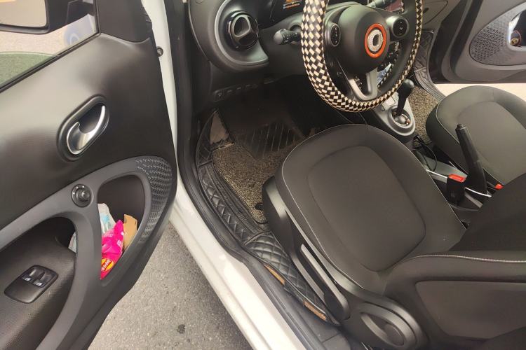 Used smart fortwo 2018 1.0L 52kW Hardtop Passion Edition China V Standard Driver Seat