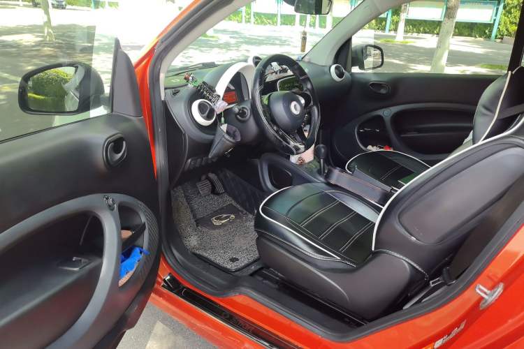 Used smart fortwo 2018 1.0L 52kW Hardtop Dynamic Version China V Driver Seat