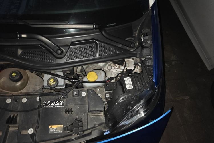 Used smart fortwo 2018 1.0L 52kW Hardtop Dynamic Version China V Engine Bay Left