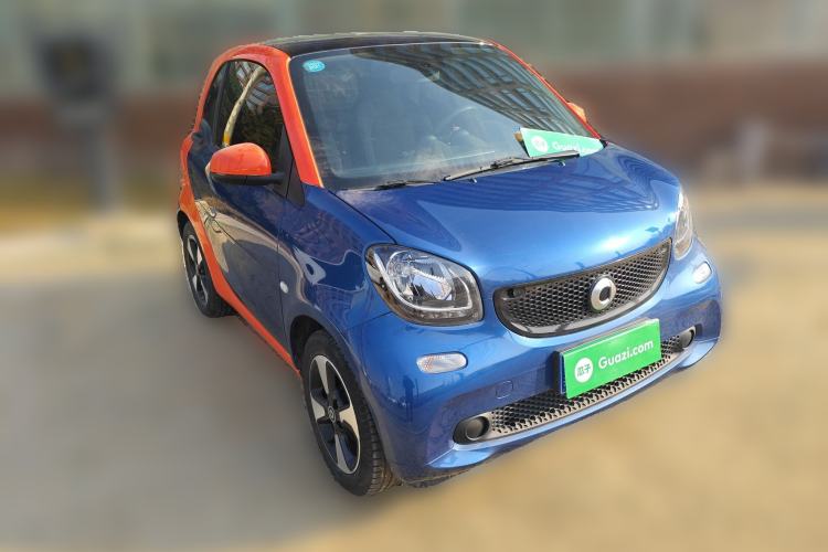Used smart fortwo 2018 1.0L 52kW Hardtop Passion Edition China V Standard Front Right 45 Deg