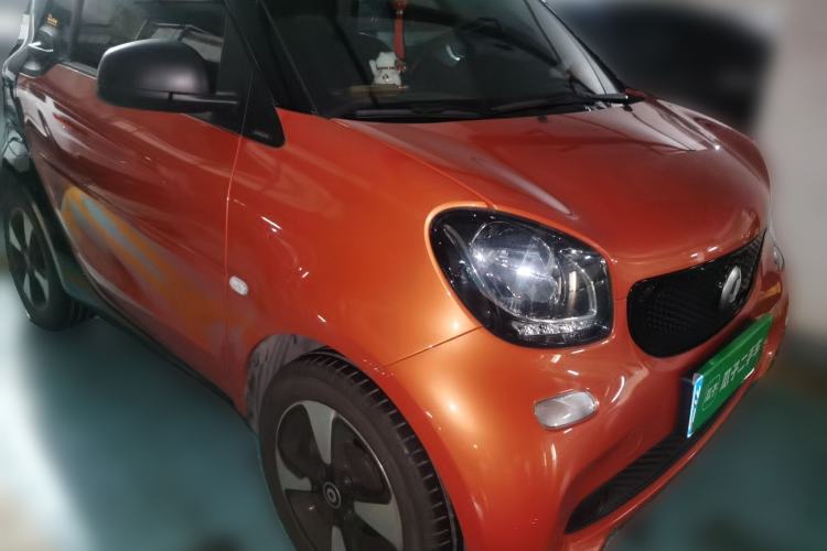 Used smart fortwo 2018 1.0L 52kW Hardtop Passion Edition China V Standard Front Right 45 Deg