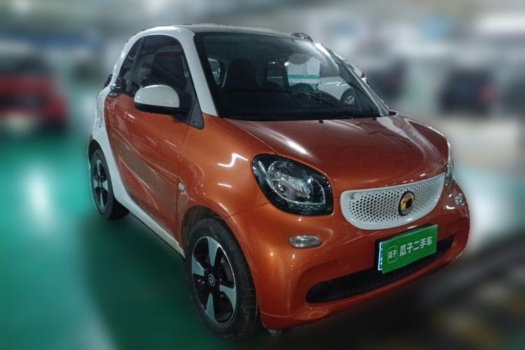 Used smart fortwo 2018 1.0L 52kW Hardtop Passion Edition China V Standard Front Right 45 Deg