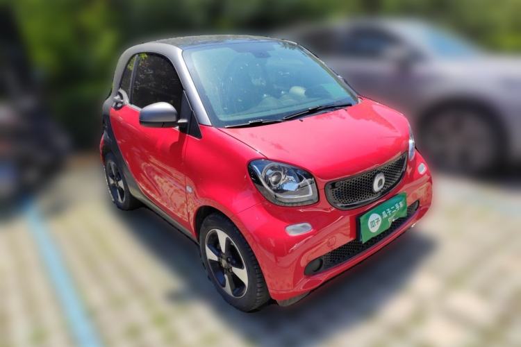Used smart fortwo 2018 1.0L 52kW Hardtop Passion Edition China V Standard Front Right 45 Deg