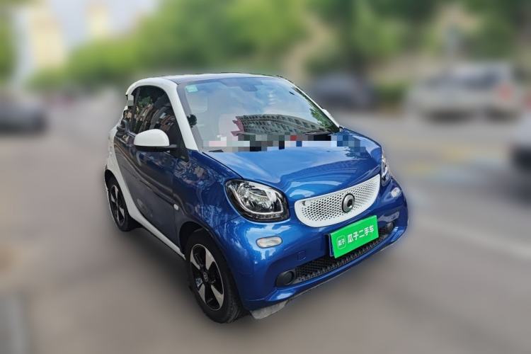 Used smart fortwo 2018 1.0L 52kW Hardtop Passion Edition China V Standard Front Right 45 Deg
