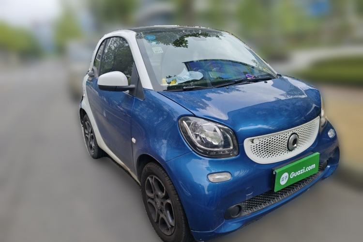 Used smart fortwo 2018 0.9T 66 kW Hardtop Sharp Edition China V Front Right 45 Deg