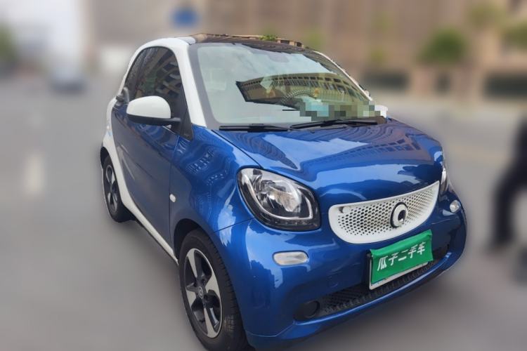 Used smart fortwo 2018 1.0L 52kW Hardtop Passion Edition China V Standard Front Right 45 Deg