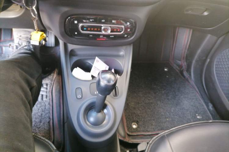Used smart fortwo 2018 1.0L 52 kW Yaojin Special Edition China V Standard Gear Lever