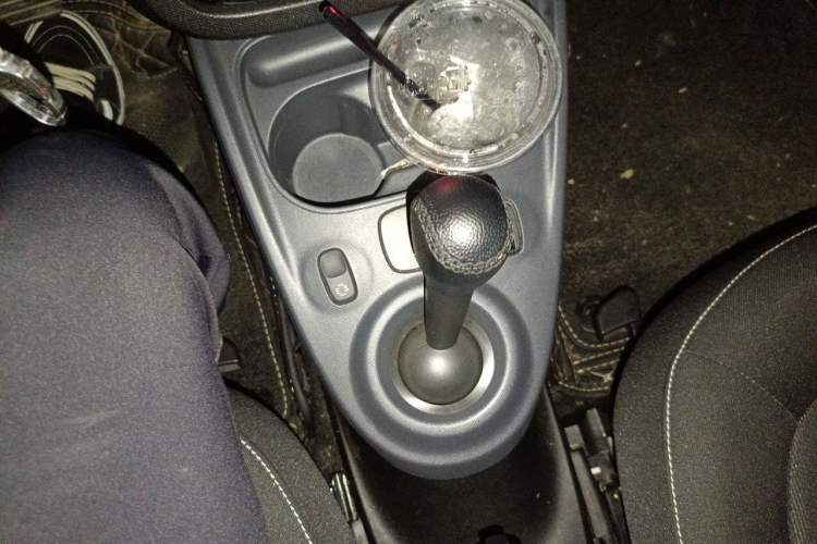 Used smart fortwo 2018 1.0L 52kW Hardtop Passion Edition China V Standard Gear Lever