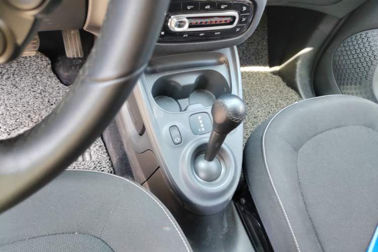 Used smart fortwo 2018 1.0L 52kW Hardtop Passion Edition China V Standard Gear Lever