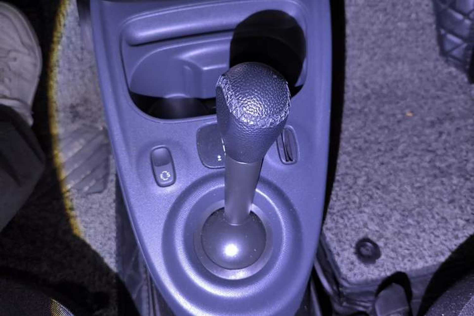 Used smart fortwo 2018 1.0L 52kW Hardtop Dynamic Version China V Gear Lever