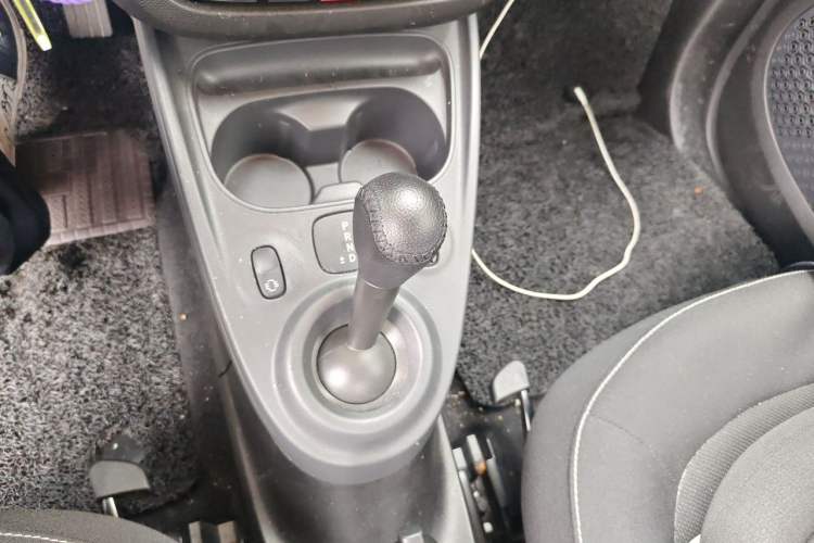Used smart fortwo 2018 0.9T 66 kW Hardtop Sharp Edition China V Gear Lever