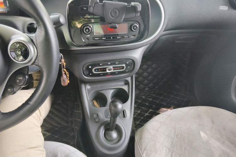 Used smart fortwo 2018 1.0L 52kW Hardtop Dynamic Version China V Gear Lever