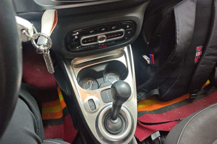 Used smart fortwo 2018 1.0L 52kW Hardtop Passion Edition China V Standard Gear Lever