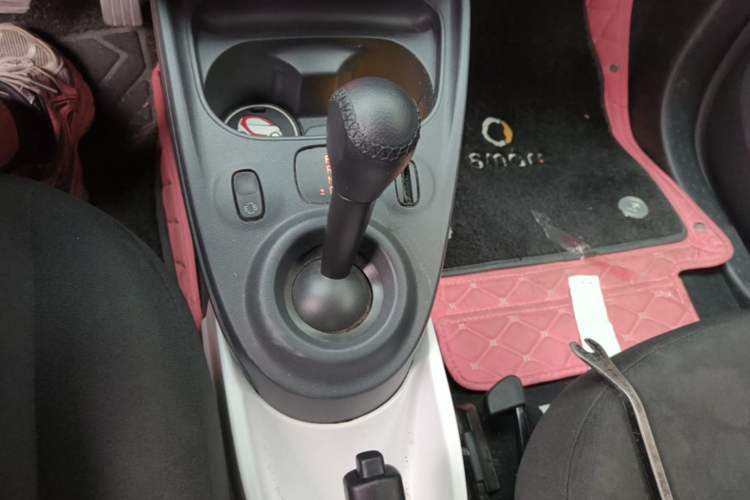 Used smart fortwo 2018 1.0L 52kW Hardtop Dynamic Version China V Gear Lever