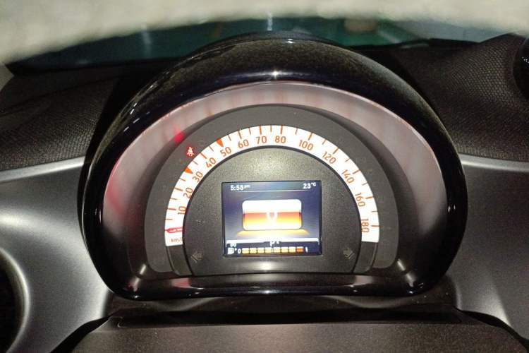 Used smart fortwo 2018 1.0L 52kW Hardtop Passion Edition China V Standard Instrument Cluster