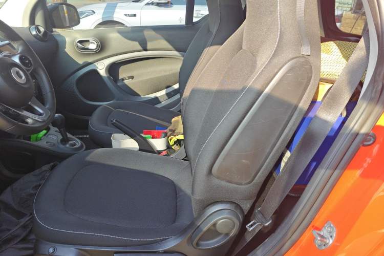 Used smart fortwo 2018 1.0L 52kW Hardtop Passion Edition China V Standard Left Rear Seat
