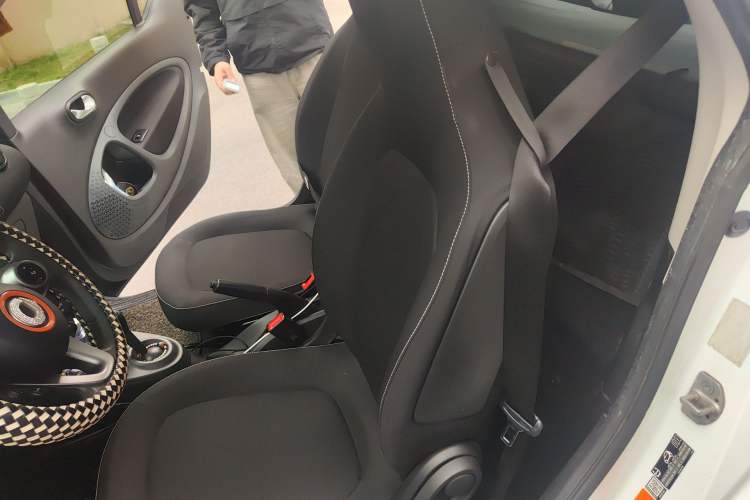 Used smart fortwo 2018 1.0L 52kW Hardtop Passion Edition China V Standard Left Rear Seat