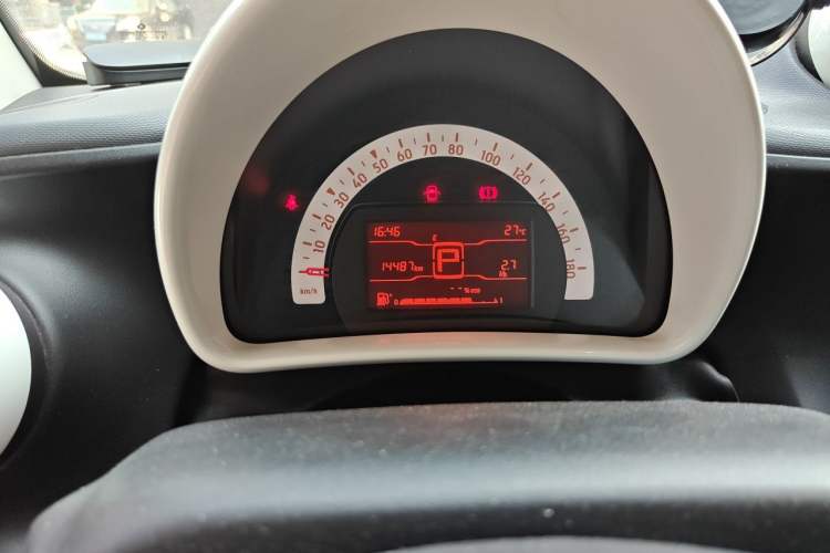 Used smart fortwo 2018 1.0L 52kW Hardtop Dynamic Version China V Odometer Close Up